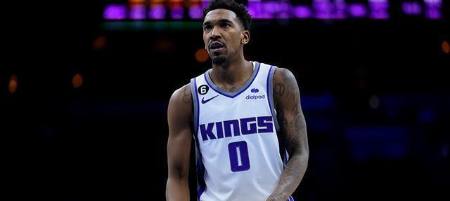 在球队阵容, 略低于, 威廉姆森被 在球队阵容, 略低于, 威廉姆森被