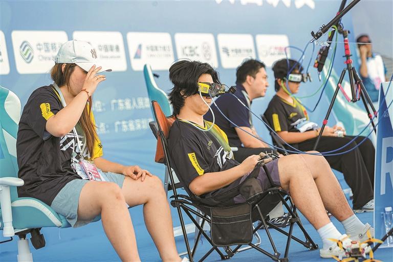 摄像头捕捉, 员齐聚大湾 摄像头捕捉, 员齐聚大湾