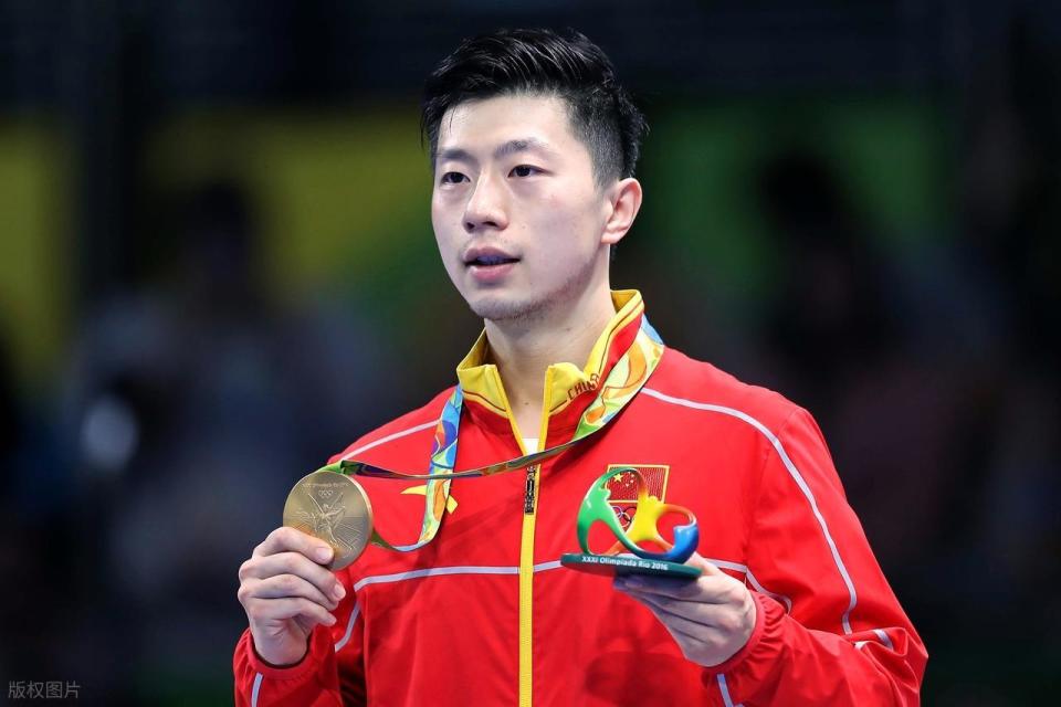 的乒坛传奇, ZQl, 训练馆的灯